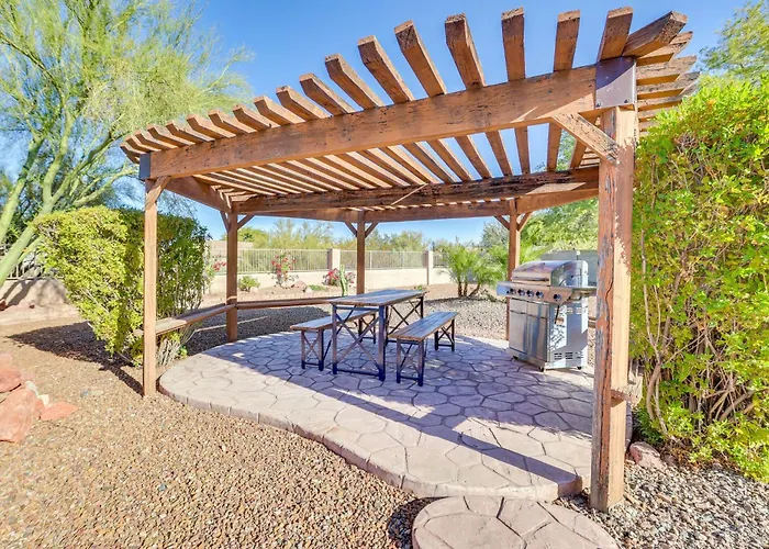 Hébergement de vacances Hike & Golf! Retreat W/ Backyard Oasis Cave Creek