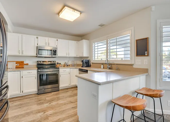 Hike & Golf! Retreat W/ Backyard Oasis Hébergement de vacances Cave Creek